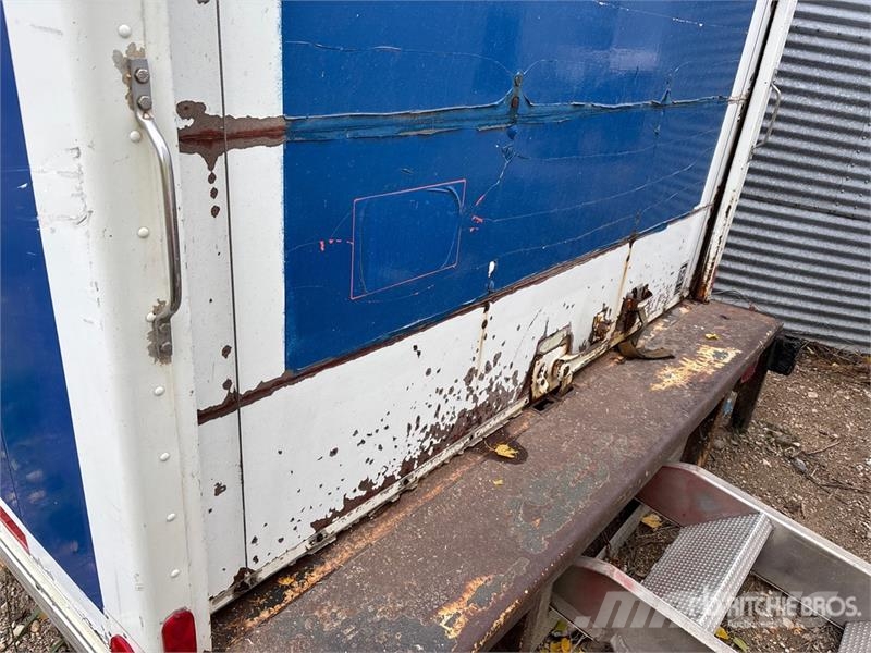  22 ft X 98 in Truck Cargo Box معدات النقل - غير ذلك