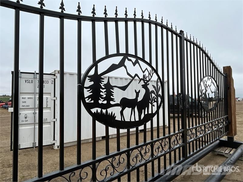 23 ft 6 in x 8 ft Wrought Iron Bi-Parting Driveway Lauksaimniecība- Citi