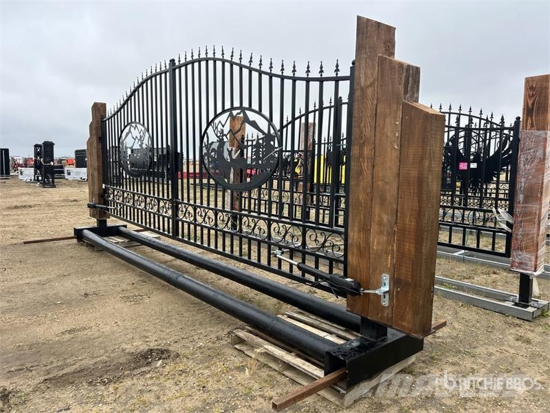 23 ft 6 in x 8 ft Wrought Iron Bi-Parting Driveway Lauksaimniecība- Citi