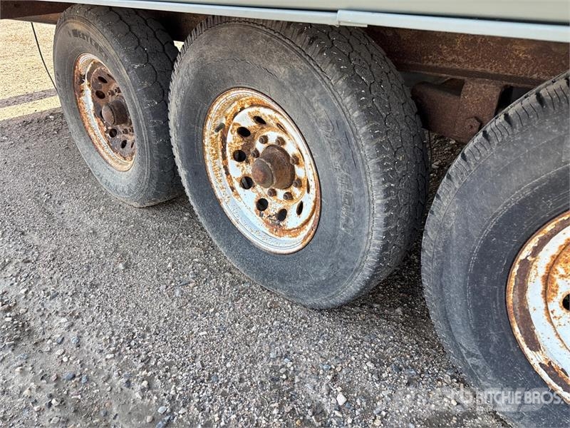  24 ft 5 in x 10 ft Portable Tri/A Trailer Mounted  Інші причепи