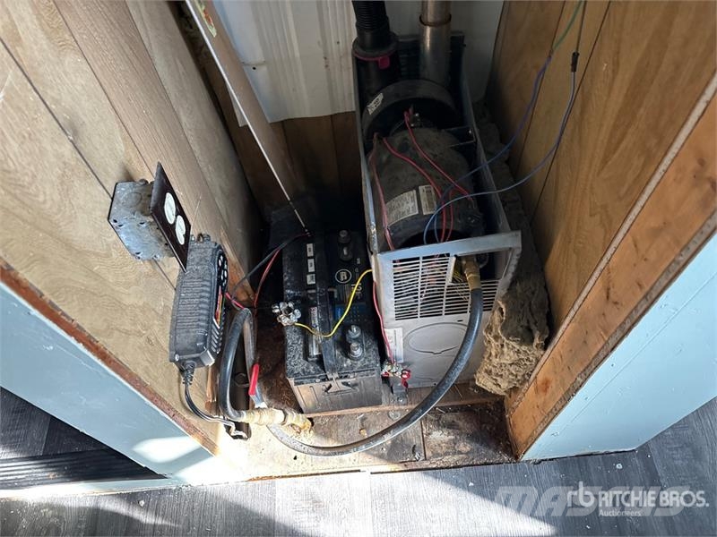  24 ft 5 in x 10 ft Portable Tri/A Trailer Mounted  Інші причепи