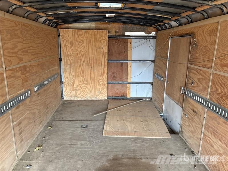 24 ft T/A Enclosed Trailer Прицепы-фургоны