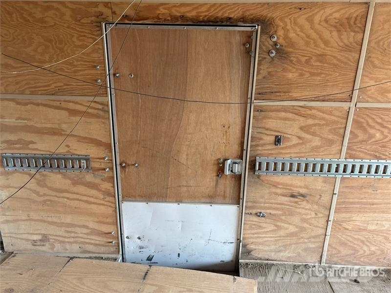24 ft T/A Enclosed Trailer Прицепы-фургоны