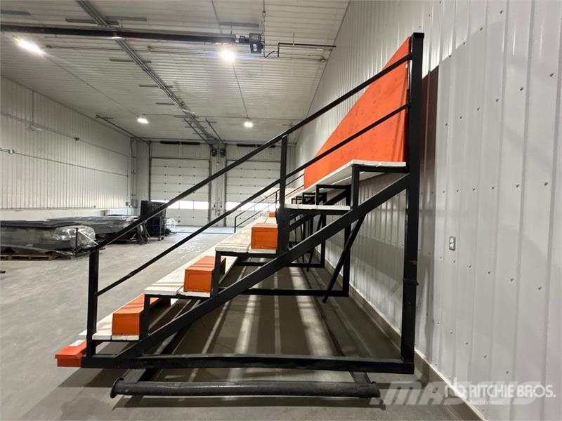 24 ft x 10 ft Seating Bleacher Andre komponenter