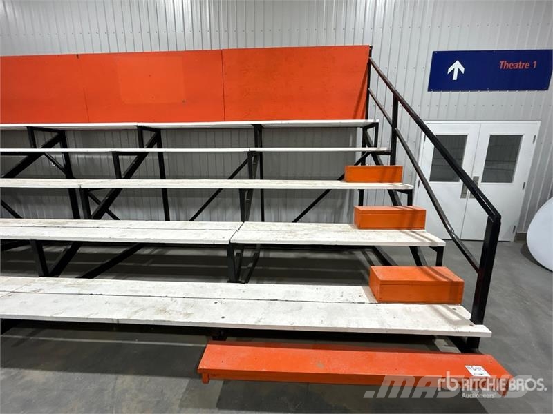 24 ft x 10 ft Seating Bleacher Andre komponenter