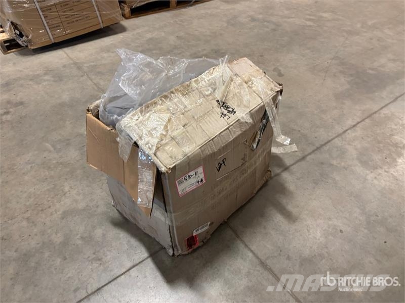  27 ft x 32 ft RV Cover (Unused) Andre komponenter