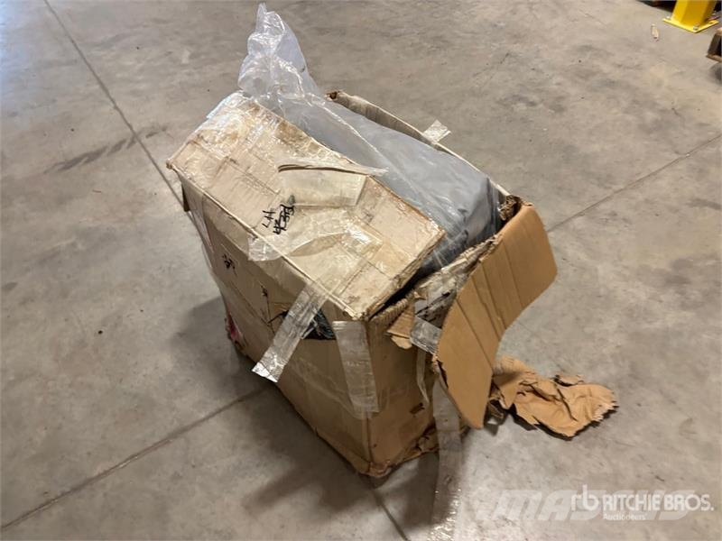  27 ft x 32 ft RV Cover (Unused) Andre komponenter