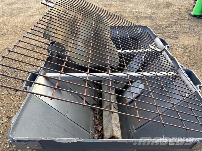 3 ft 7 in x 6 ft Sander - Fits Bobcat 5600 معدات البناء - غير ذلك