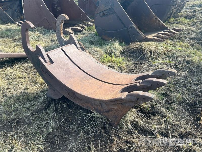 3-Tooth Excavator Ripper Bucket Other components