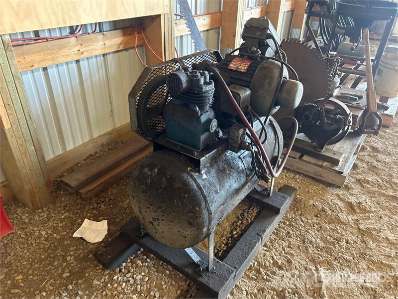  30 gal Air Compressor Compressors