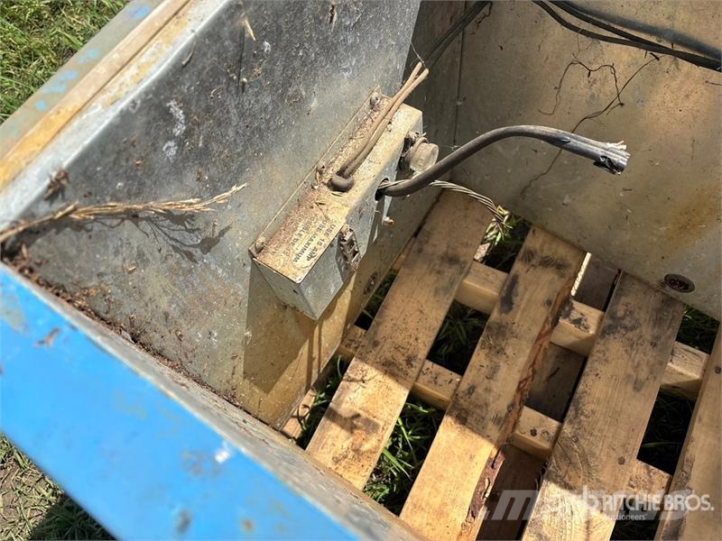 30 in x 21 in Canarm Water Bowl Muu farmitehnika ja tarvikud
