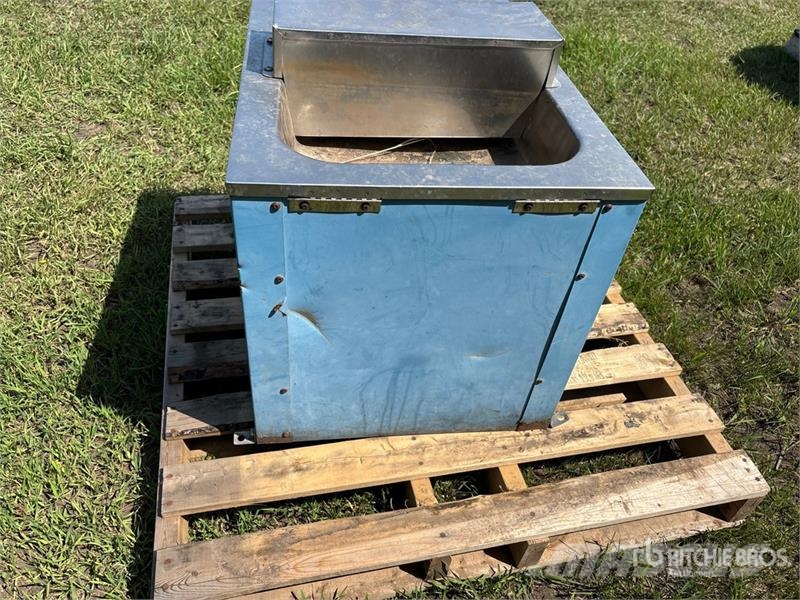 30 in x 21 in Canarm Water Bowl Muu farmitehnika ja tarvikud