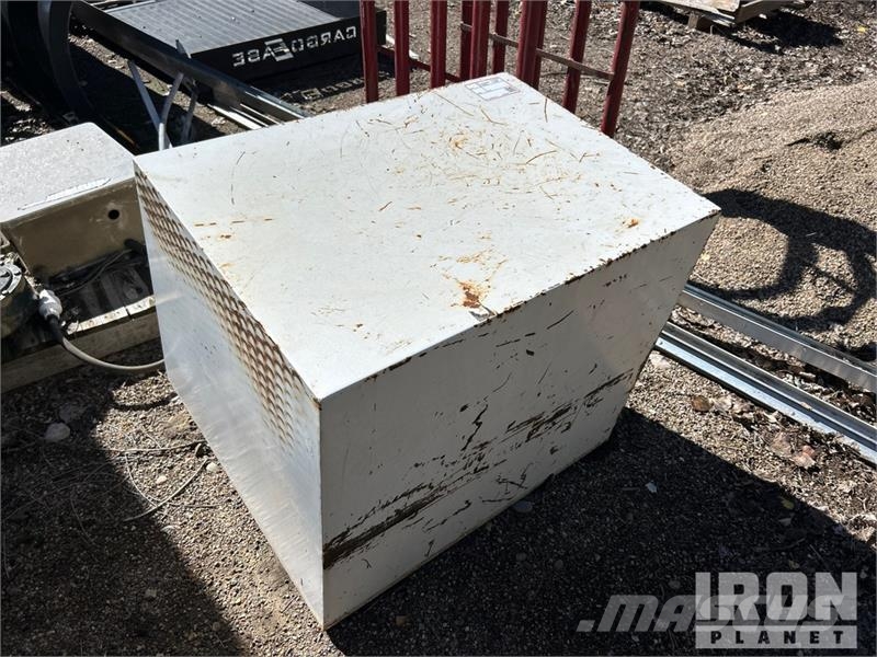 30 in x 33 in x 28 in Tool Box Sonstige Baumaschinen