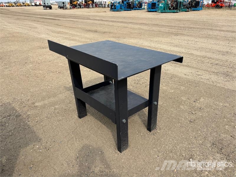  30 in x 40 in Welding Table Lauksaimniecība- Citi