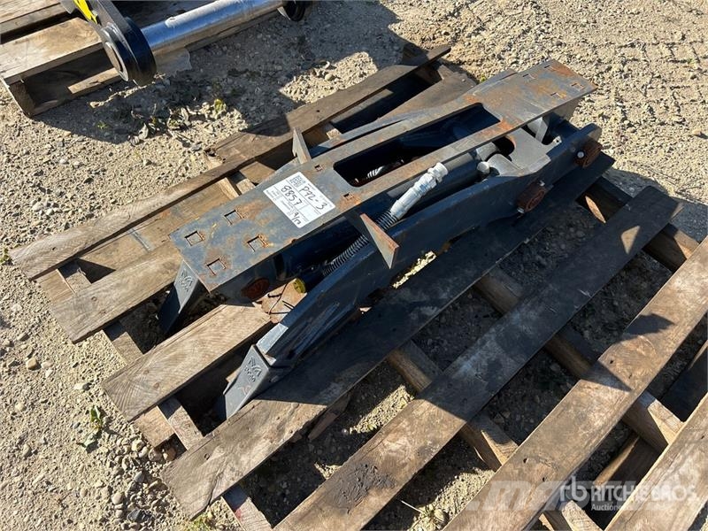  32 in Hydraulic Excavator Thumb - Fits Cat 304/305 دلاء