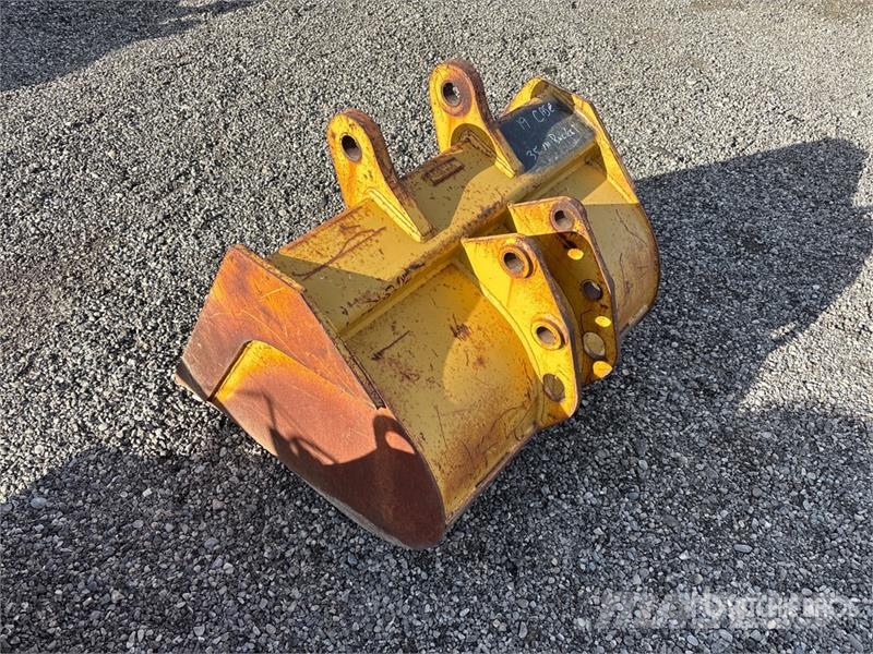 35 in Cleanup Backhoe Rear Bucket - Fits Case Kanalak