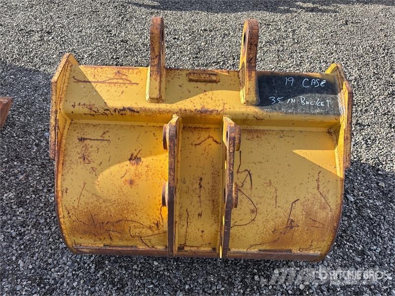 35 in Cleanup Backhoe Rear Bucket - Fits Case Kanalak