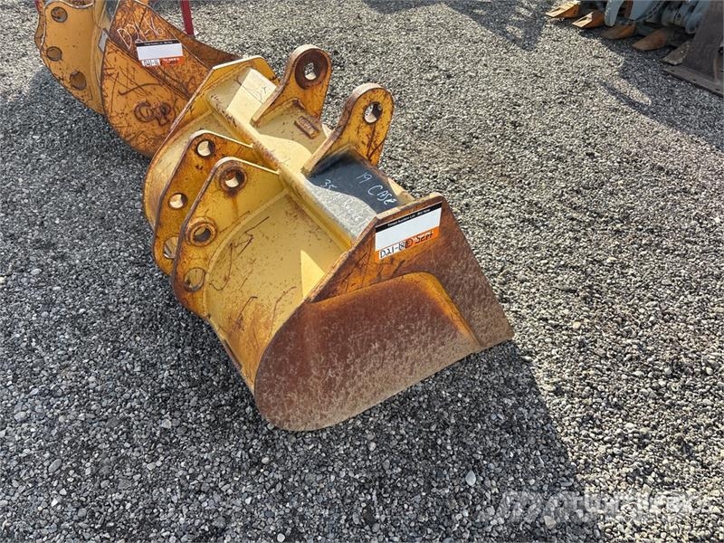 35 in Cleanup Backhoe Rear Bucket - Fits Case Kanalak