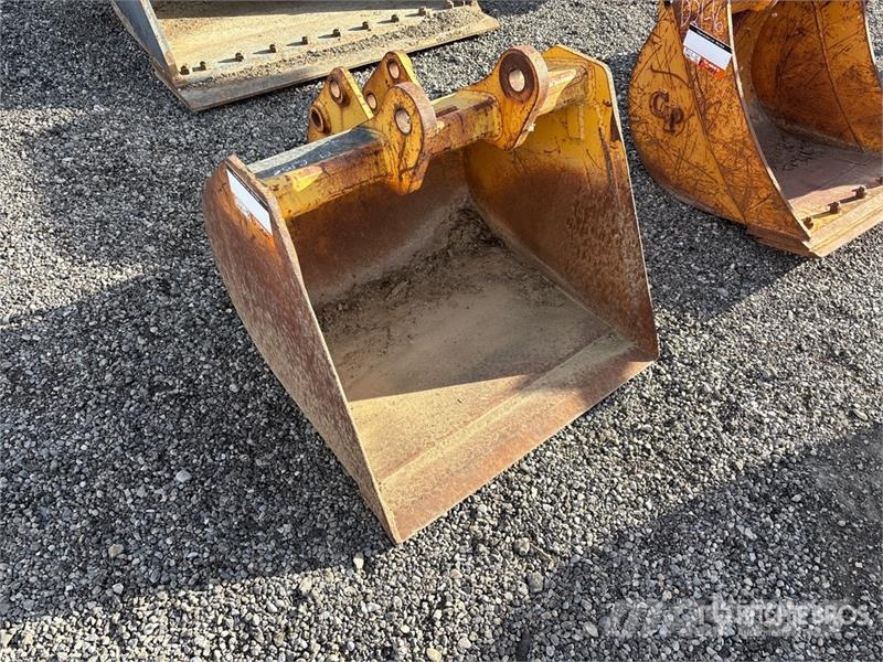 35 in Cleanup Backhoe Rear Bucket - Fits Case Kanalak