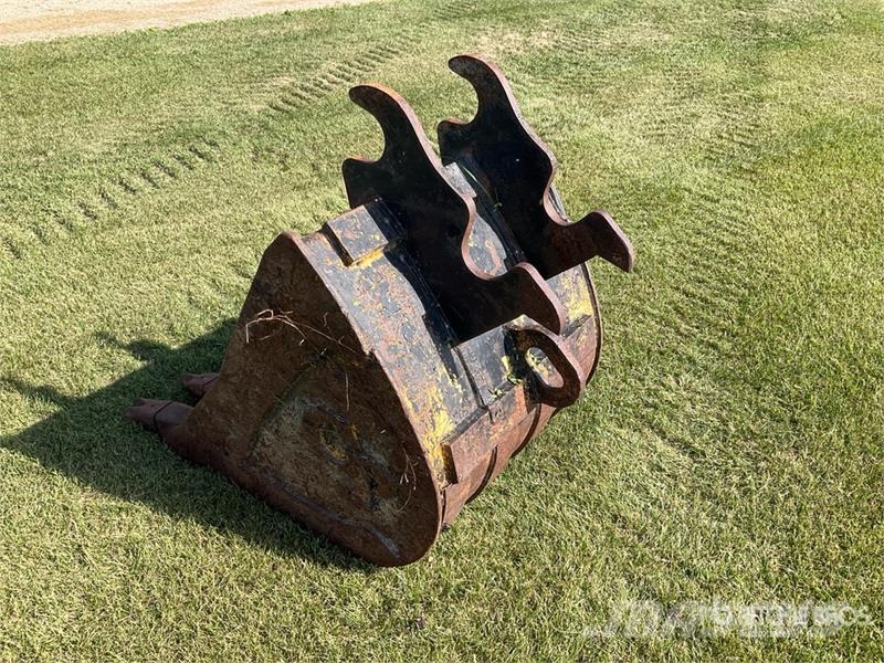35 in Digging Excavator Bucket - Fits John Deere 1 Godet