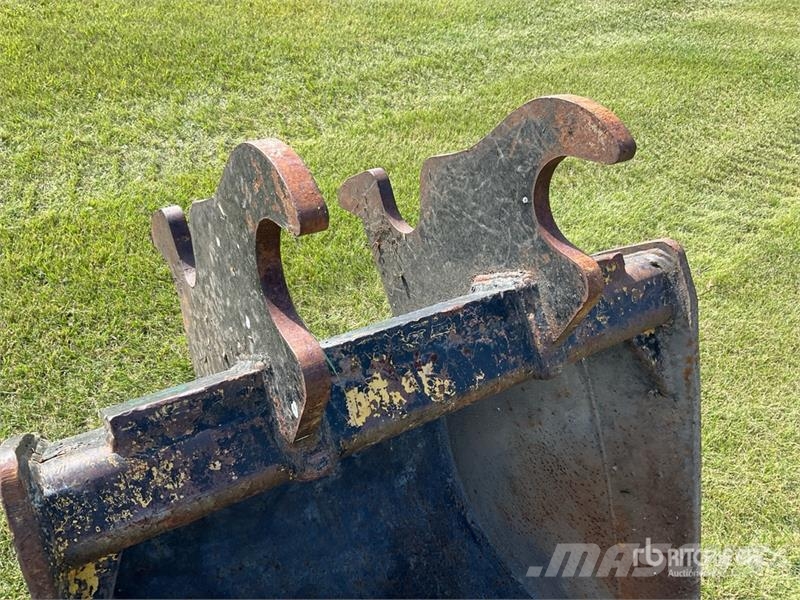 35 in Digging Excavator Bucket - Fits John Deere 1 Godet