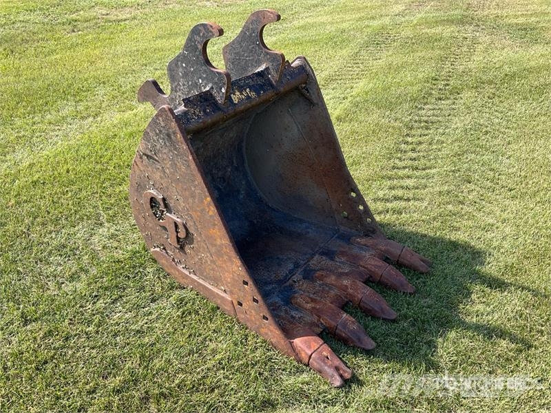 35 in Digging Excavator Bucket - Fits John Deere 1 Godet
