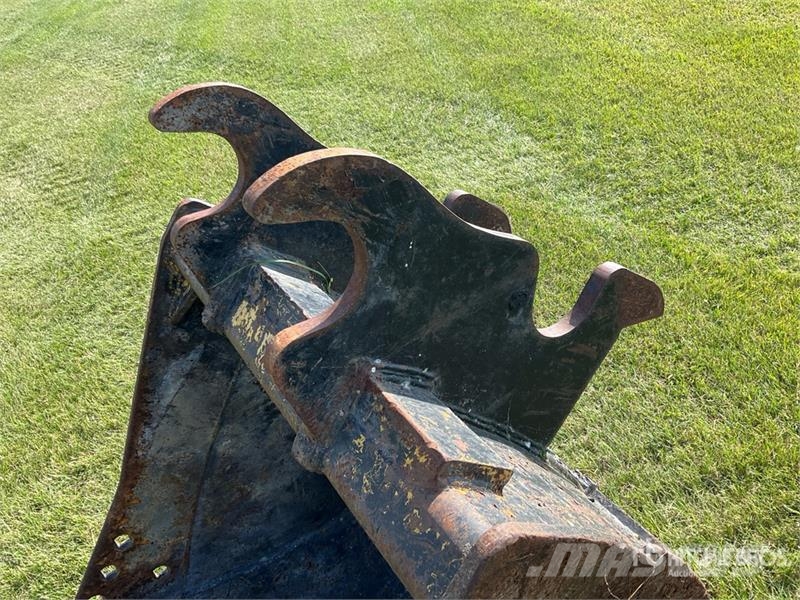 35 in Digging Excavator Bucket - Fits John Deere 1 Godet
