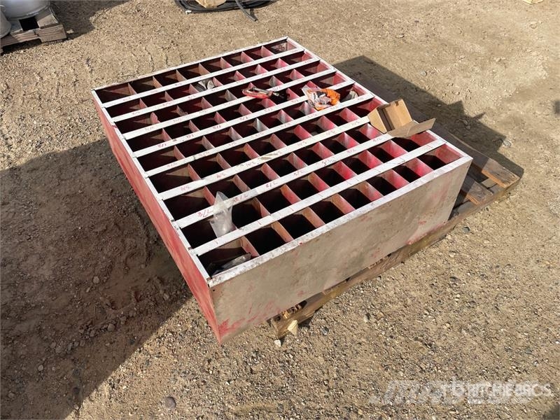 35 in x 42.5 in Bolt Bin Andre komponenter