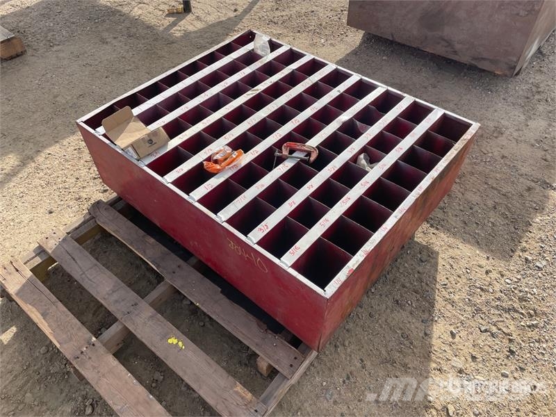 35 in x 42.5 in Bolt Bin Andre komponenter