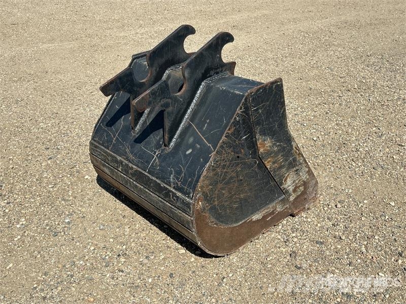  36 in Q/C Cleanup Excavator Bucket - Fits Hitachi  挖斗