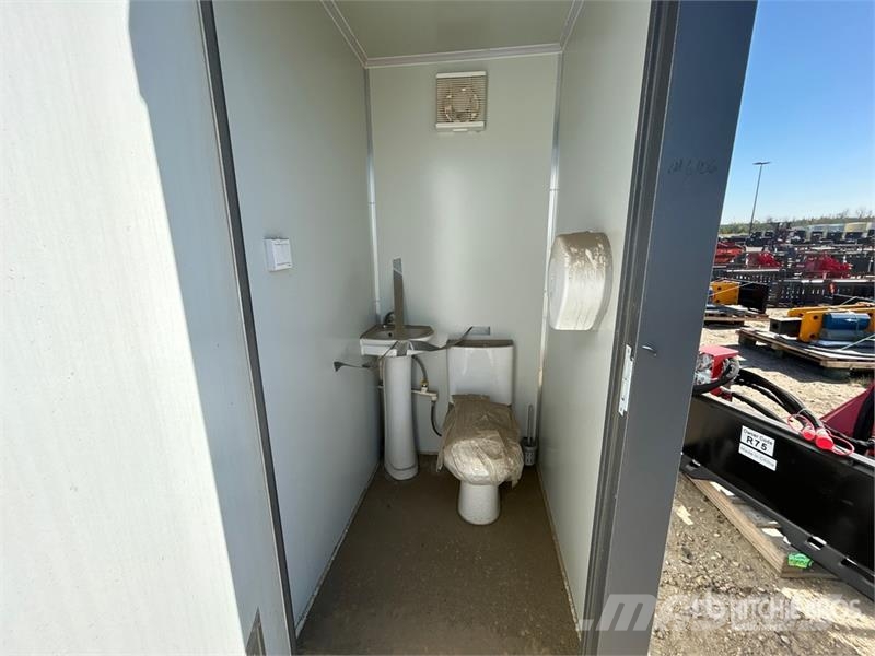  4 ft 2 in x 6 ft 9 in Skid-Mounted Portable Toilet Andre komponenter