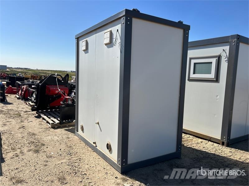  4 ft 2 in x 6 ft 9 in Skid-Mounted Portable Toilet Andre komponenter