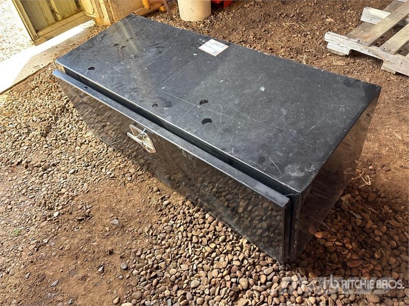 4 ft X 18 in X 18 in Tool Box Gradbeništvo - drugo