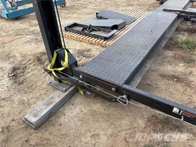  4 Post 1 ft x 8 ft Vehicle Lift Sonstige Baumaschinen