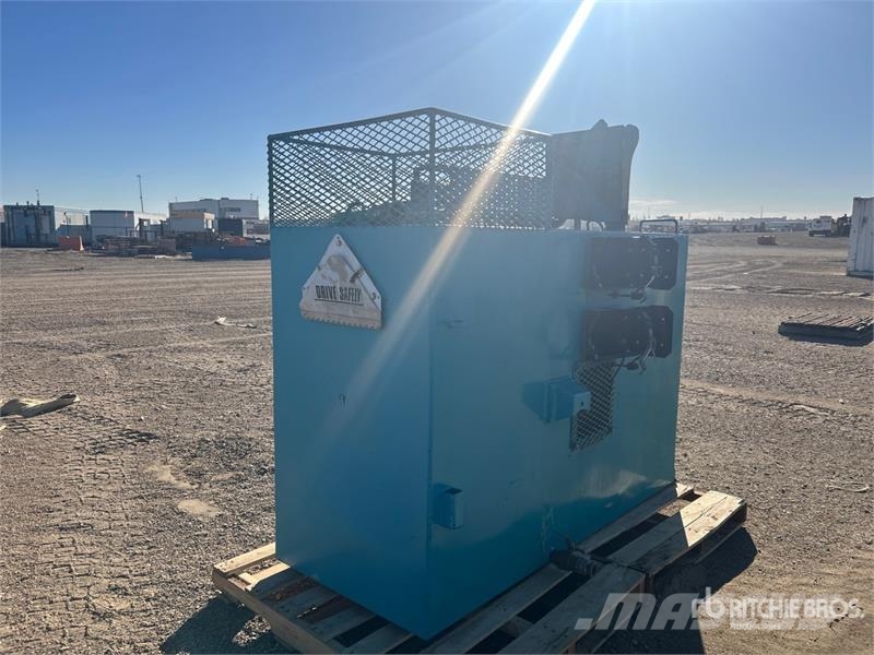  400 gal Steel Water Seismic LIS Exhaust Heated Tan صهاريج الوقود والصهاريج الإضافية