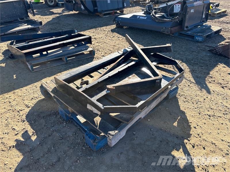 42 in Pallet Fork Attachment (Unused) Вили
