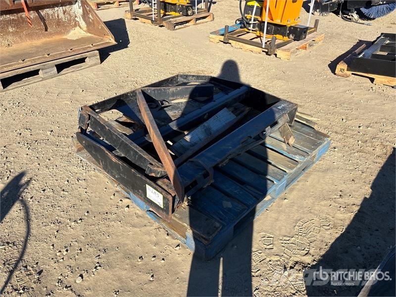 42 in Pallet Fork Attachment (Unused) Вили