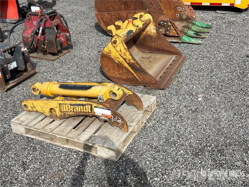  43 in Cleanup Excavator Bucket - Fits John Deere 6 Kanalak