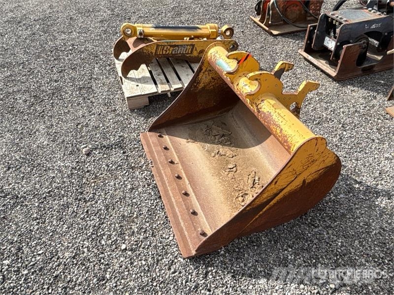  43 in Cleanup Excavator Bucket - Fits John Deere 6 Kanalak