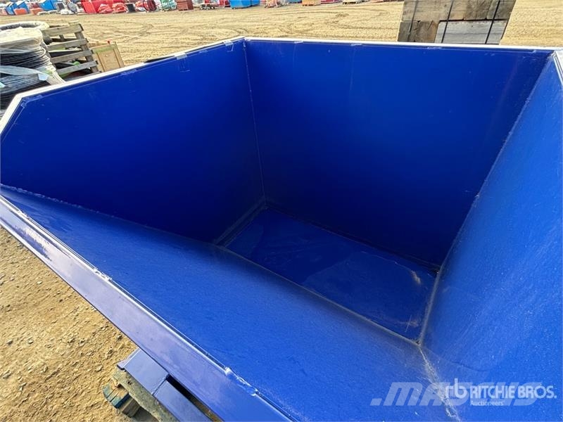 43 in Self-Dumping Hopper (Unused) Apcirkņi un piltuves