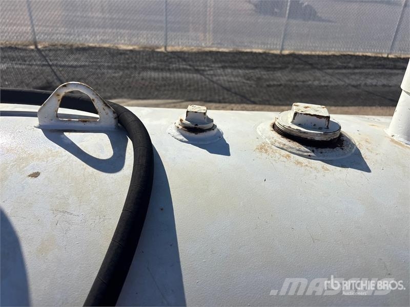 4328 L Skid Mounted Steel Diesel Fuel Tank Fuel and additive tanks