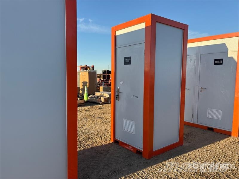 44 in x in Single Stall Portable Toilet (Unused) Andre komponenter