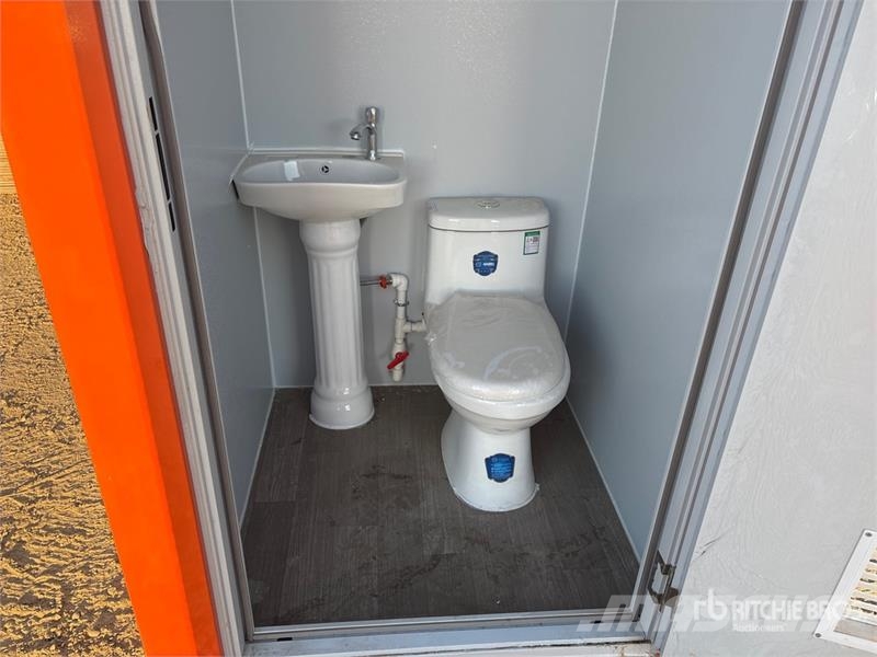 44 in x in Single Stall Portable Toilet (Unused) Andre komponenter