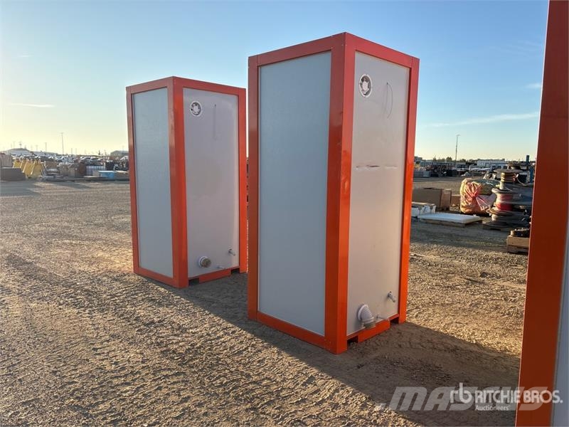 44 in x in Single Stall Portable Toilet (Unused) Andre komponenter
