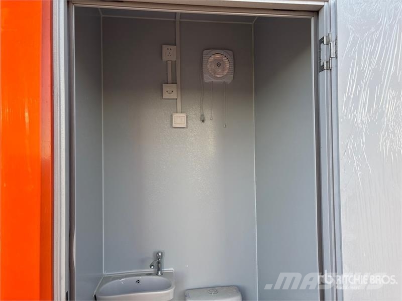 44 in x in Single Stall Portable Toilet (Unused) Andre komponenter