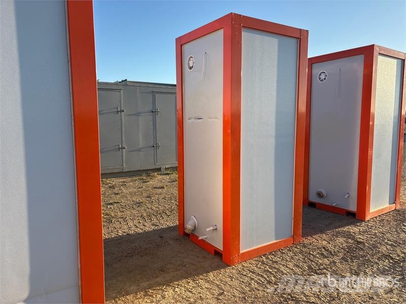 44 in x in Single Stall Portable Toilet (Unused) Andre komponenter