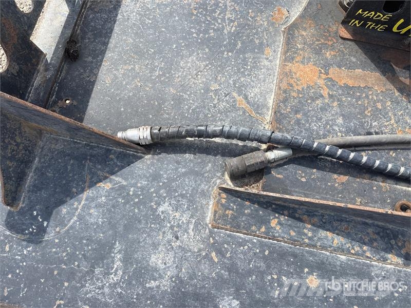 45 in Skid Steer Brush Cutter 装载牵引式割草机