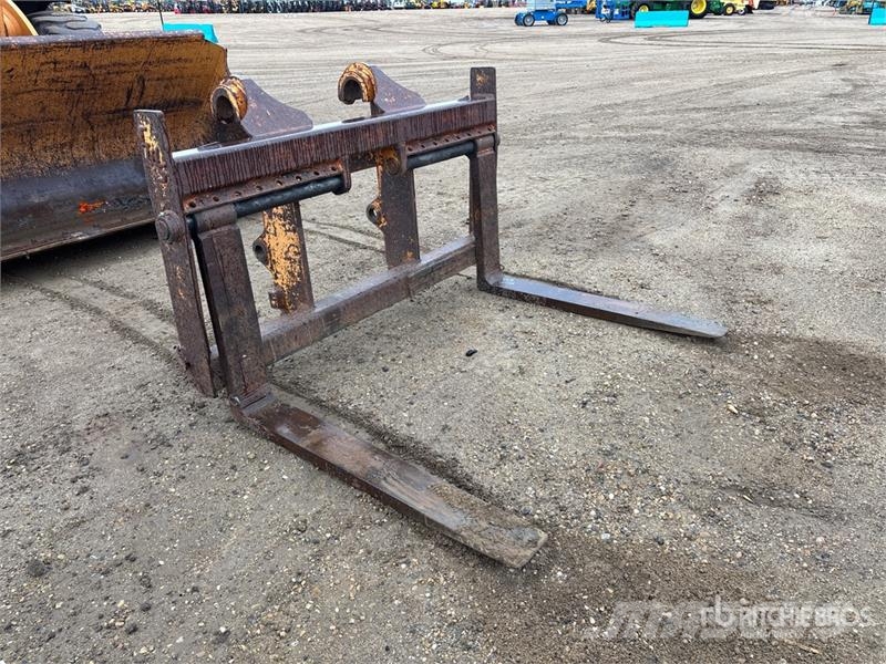 48 in Q/C Wheel Loader Forks - Fits Case 621D Villák