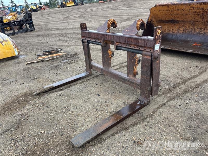 48 in Q/C Wheel Loader Forks - Fits Case 621D Villák