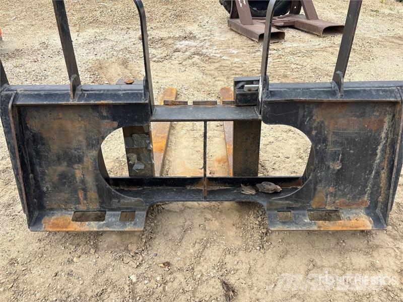 48 in Skid Steer Forks - Fits Bobcat T750 Građevinarske viljuške